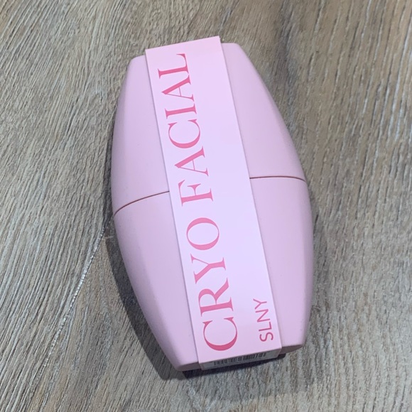 Revolve x SLNY Cryo-Facial Tool - Picture 4 of 6